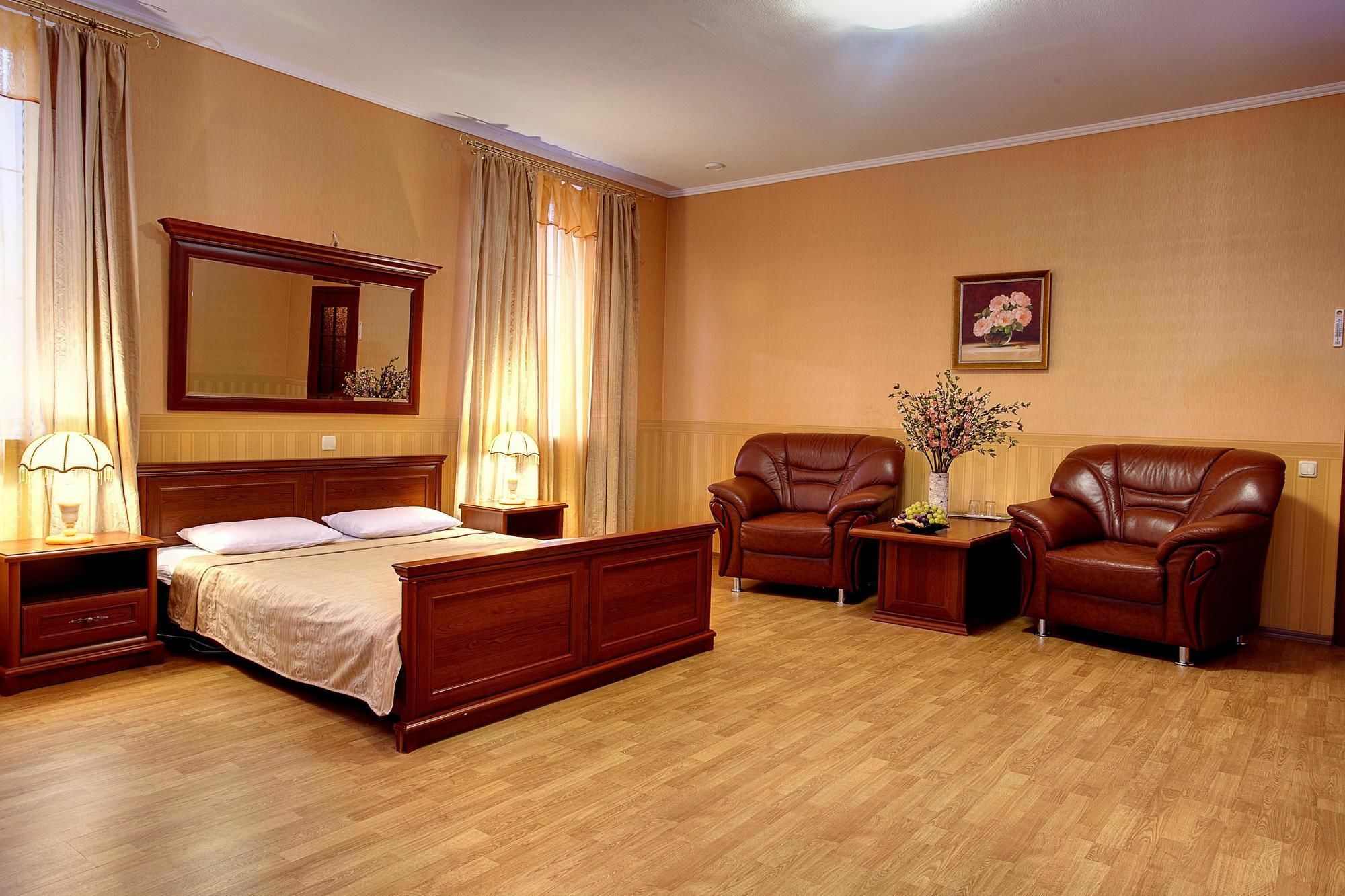 Korona Hotel Boryspilʼ Dış mekan fotoğraf